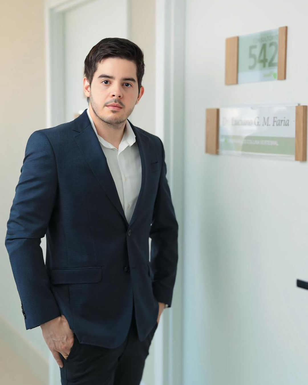 Dr. Luciano Faria em atendimento