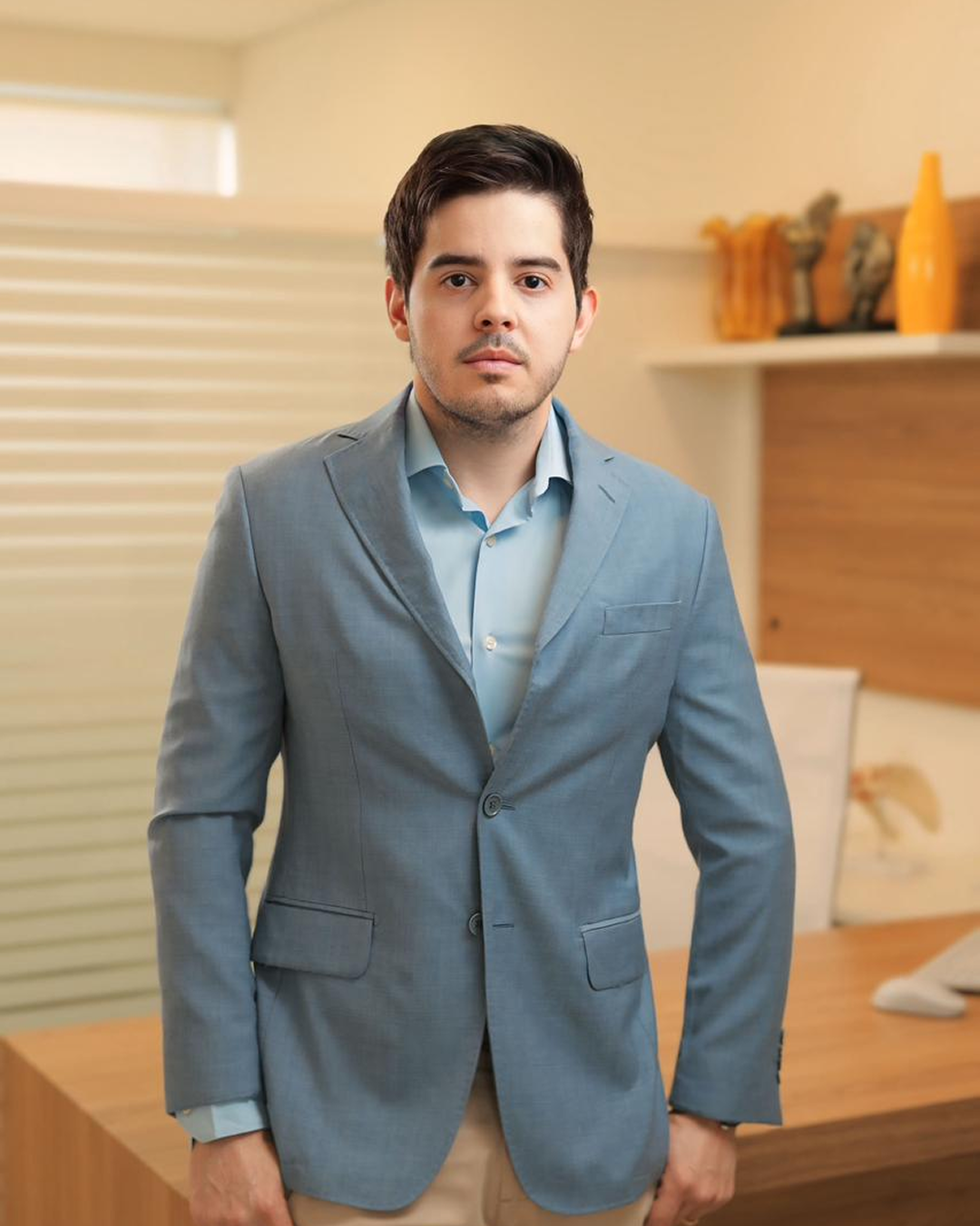 Dr. Luciano Faria no consultório